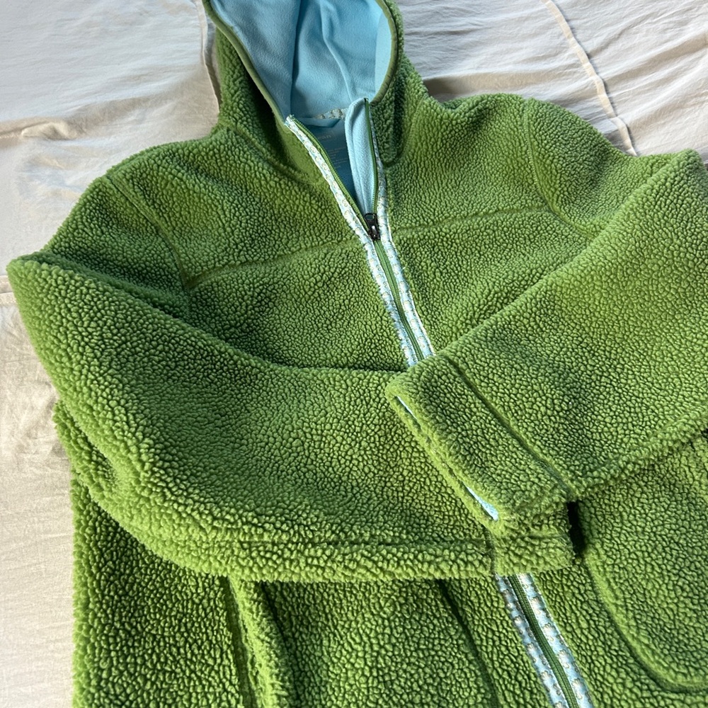 L.L. Bean Green Hooded Fleece Jacket Floral Print on Zipper Seam; cute and warm